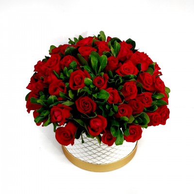 קופסת ורדים אדומים